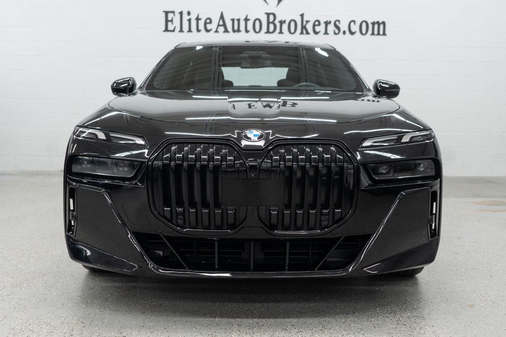 BMW 7 Series photo 3