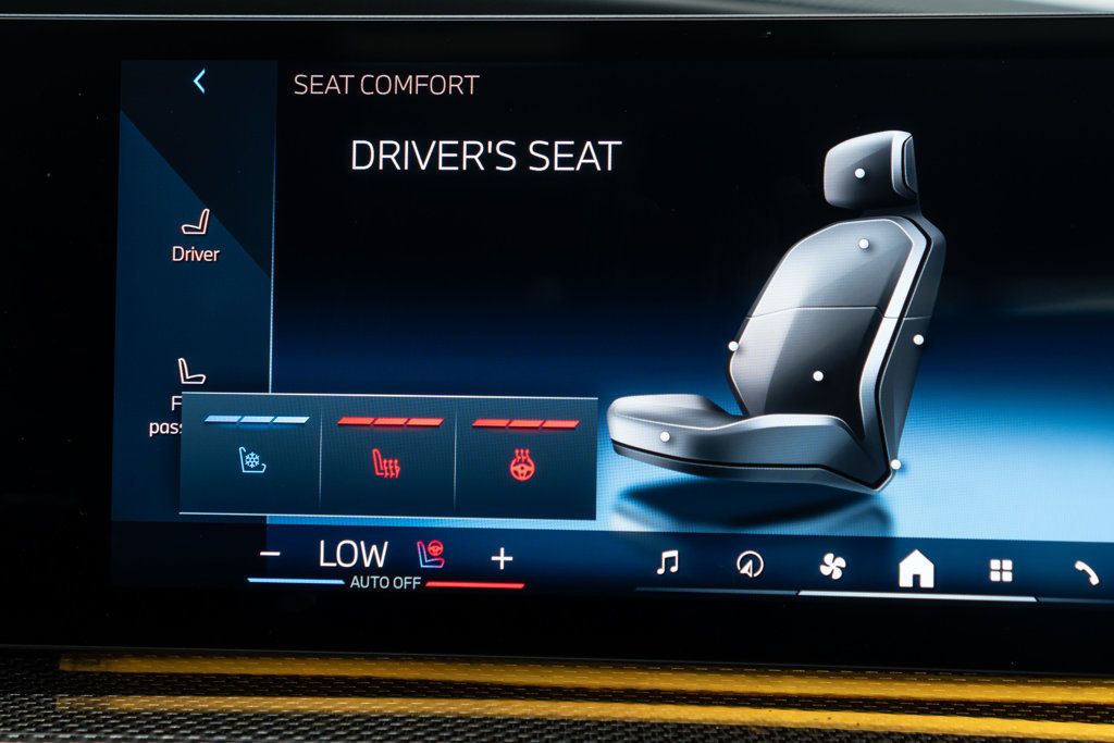 BMW 7 Series photo 35