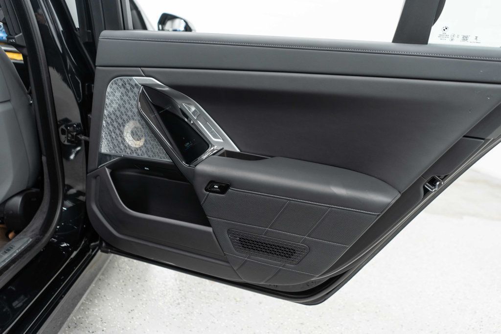 BMW 7 Series photo 36