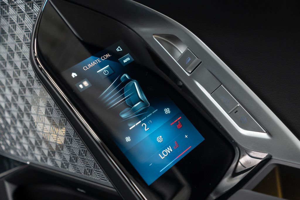 BMW 7 Series photo 39