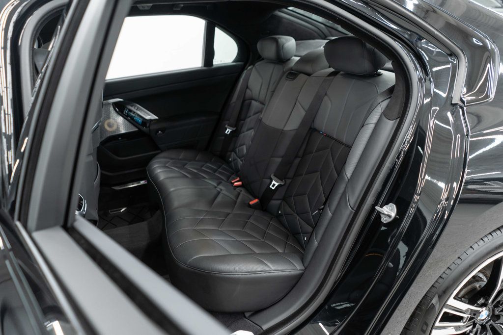 BMW 7 Series photo 40