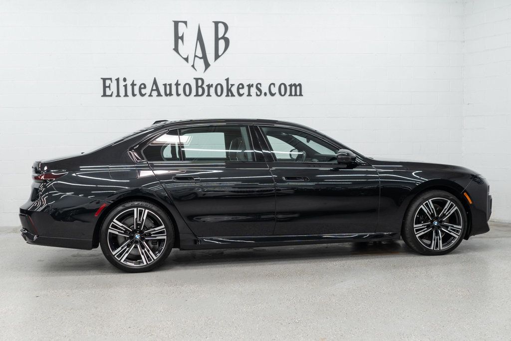 BMW 7 Series photo 5