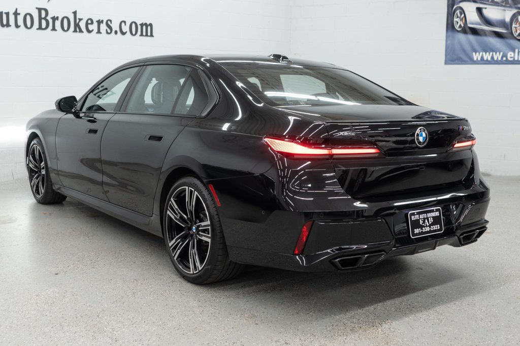 BMW 7 Series photo 6