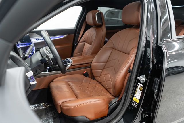 2023 BMW 7 Series 760i xDrive - 23095302 - 7