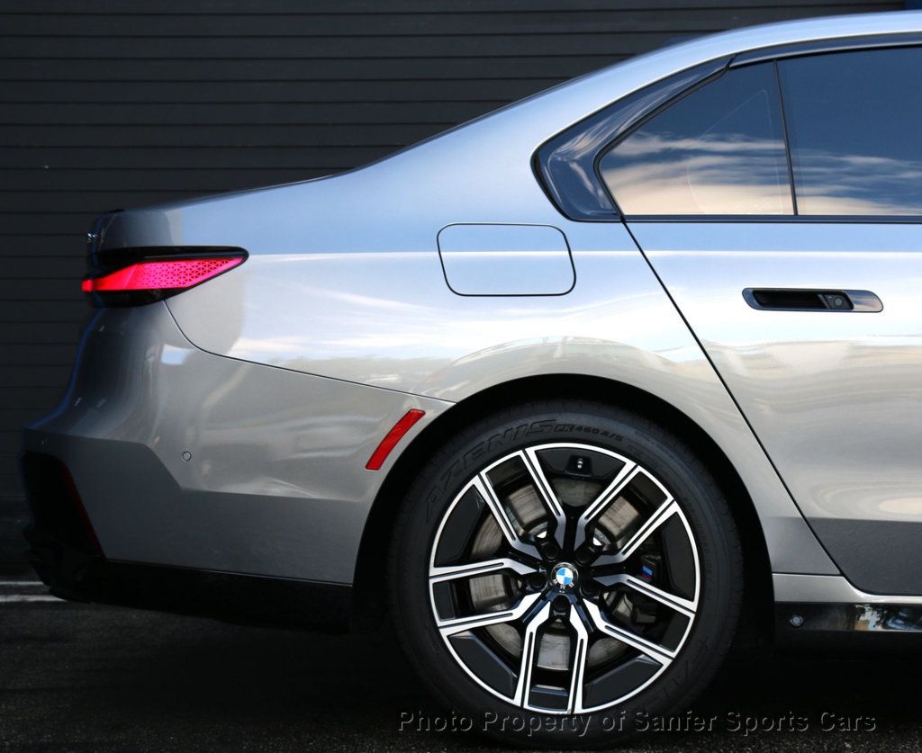 2023 BMW 7 Series 760i xDrive - 23096198 - 14