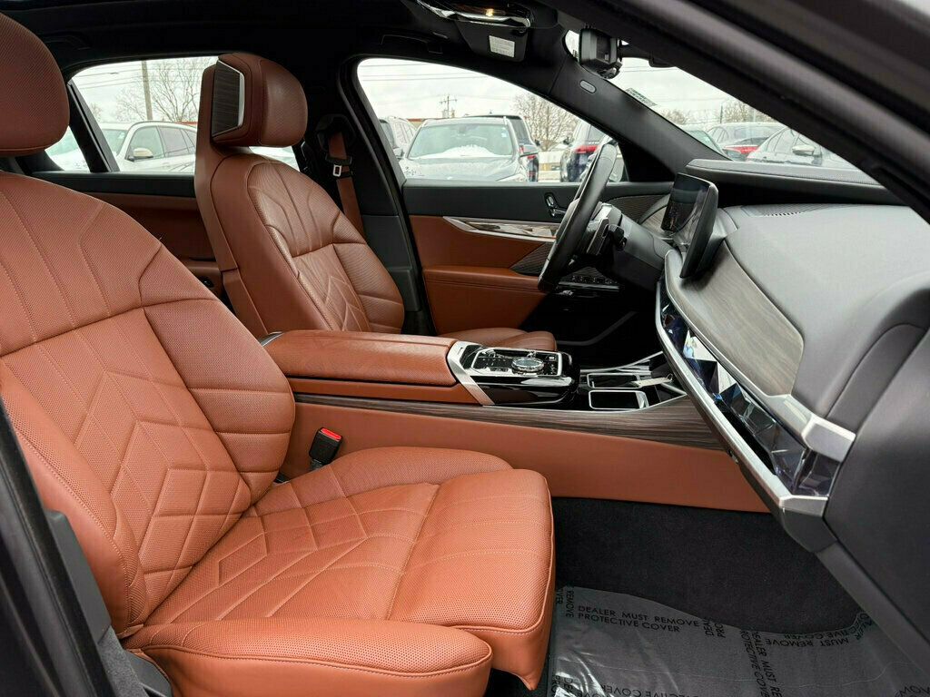 2023 BMW 7 Series 760i xDrive - 22972376 - 14