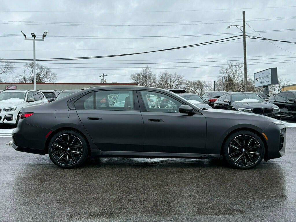 2023 BMW 7 Series 760i xDrive - 22972376 - 17
