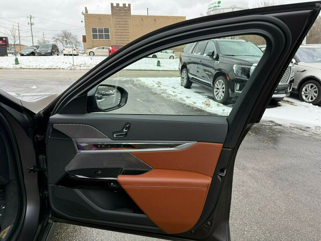 2023 BMW 7 Series 760i xDrive - 22972376 - 19
