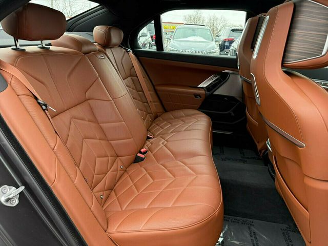 2023 BMW 7 Series 760i xDrive - 22972376 - 20