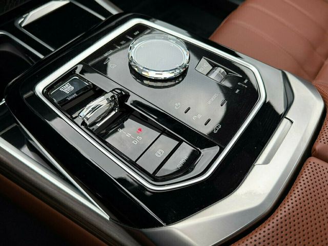 2023 BMW 7 Series 760i xDrive - 22972376 - 27
