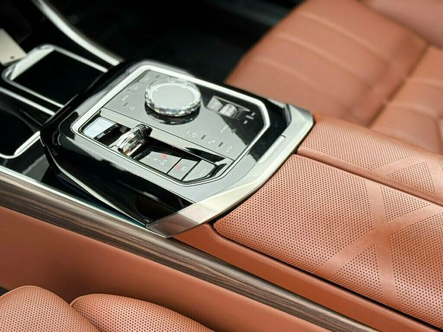 2023 BMW 7 Series 760i xDrive - 22972376 - 62