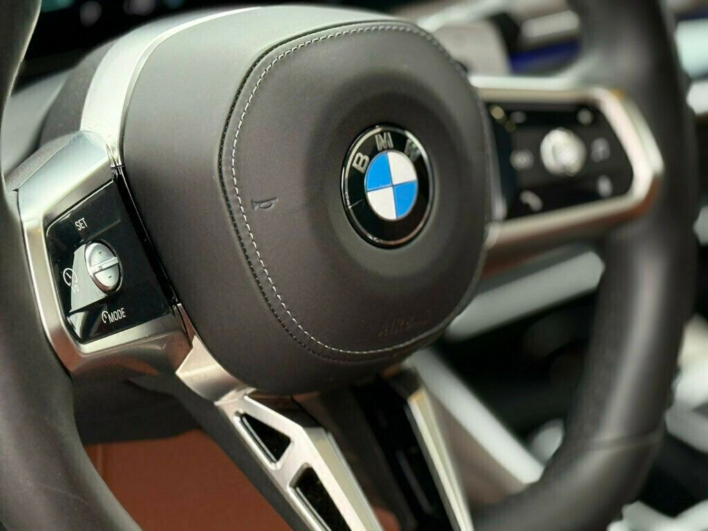 2023 BMW 7 Series 760i xDrive - 22972376 - 63