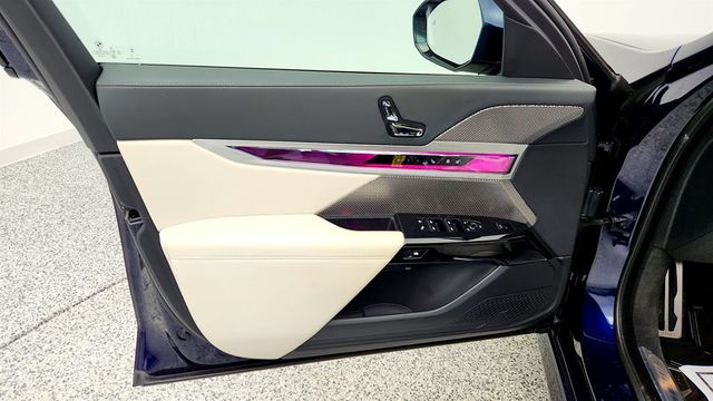 2023 BMW 7 Series 760i xDrive (536 hp) - 22967474 - 10