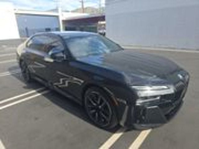 2023 BMW 7 Series M SportProPkg/ParkAssistPkg/HeadsUpDisplay/HtdSts/HtdSteerWheel - 22978774 - 1