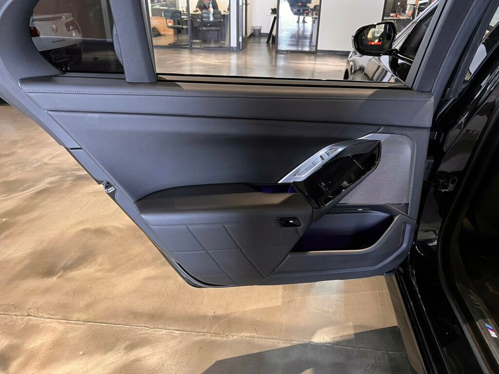 2023 BMW 7 Series M SportProPkg/ParkAssistPkg/HeadsUpDisplay/HtdSts/HtdSteerWheel - 22978774 - 24