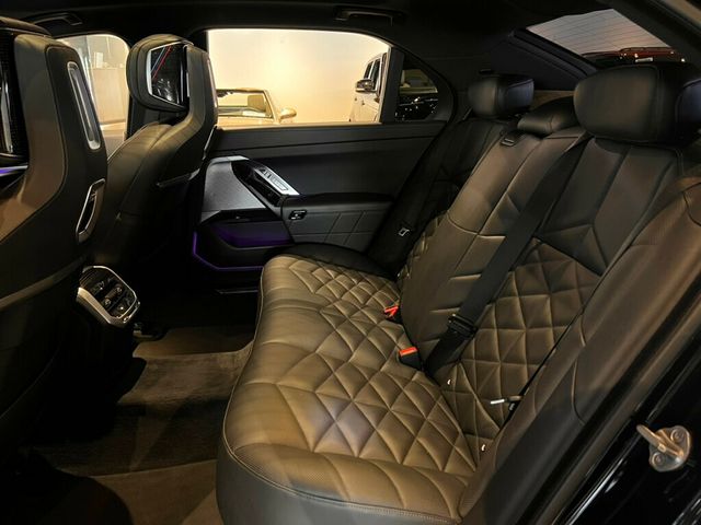 2023 BMW 7 Series M SportProPkg/ParkAssistPkg/HeadsUpDisplay/HtdSts/HtdSteerWheel - 22978774 - 26