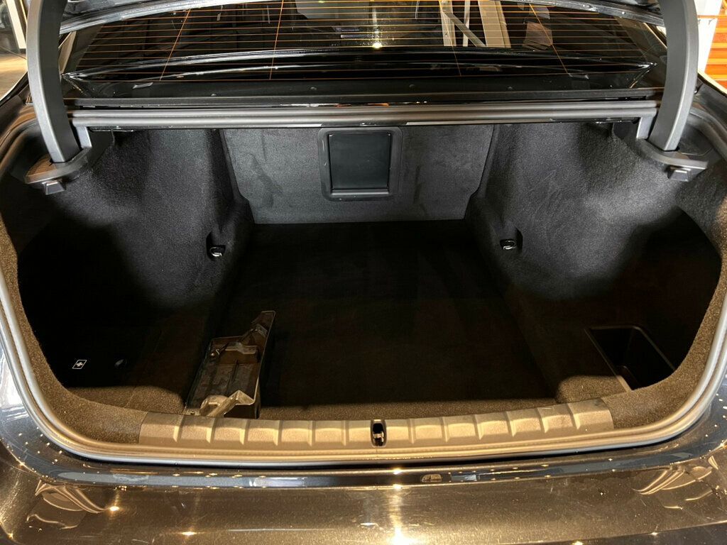 2023 BMW 7 Series M SportProPkg/ParkAssistPkg/HeadsUpDisplay/HtdSts/HtdSteerWheel - 22978774 - 28