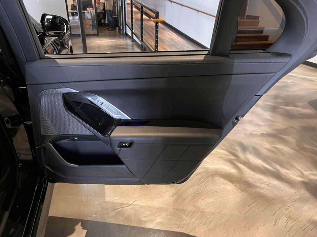 2023 BMW 7 Series M SportProPkg/ParkAssistPkg/HeadsUpDisplay/HtdSts/HtdSteerWheel - 22978774 - 29