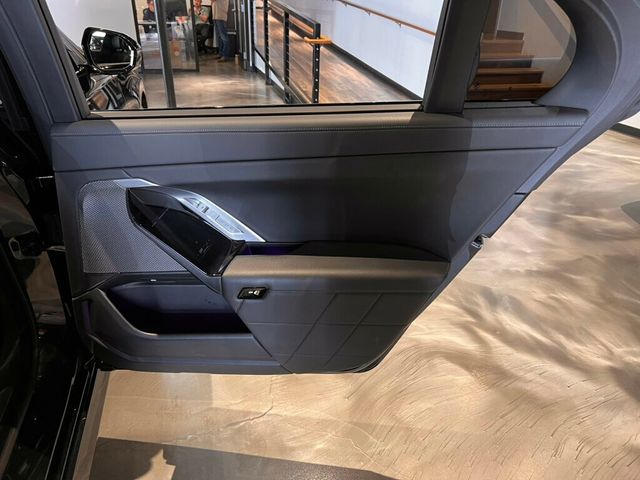 2023 BMW 7 Series M SportProPkg/ParkAssistPkg/HeadsUpDisplay/HtdSts/HtdSteerWheel - 22978774 - 29