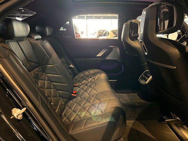 2023 BMW 7 Series M SportProPkg/ParkAssistPkg/HeadsUpDisplay/HtdSts/HtdSteerWheel - 22978774 - 30