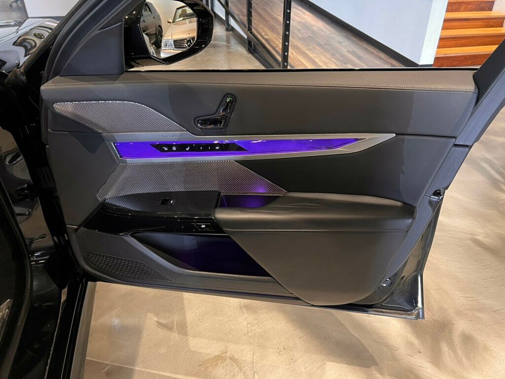 2023 BMW 7 Series M SportProPkg/ParkAssistPkg/HeadsUpDisplay/HtdSts/HtdSteerWheel - 22978774 - 32