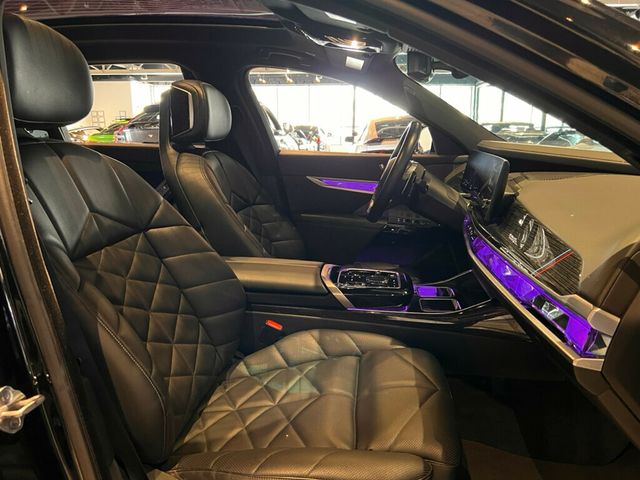 2023 BMW 7 Series M SportProPkg/ParkAssistPkg/HeadsUpDisplay/HtdSts/HtdSteerWheel - 22978774 - 33