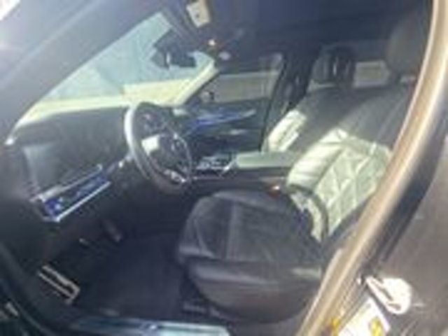 2023 BMW 7 Series M SportProPkg/ParkAssistPkg/HeadsUpDisplay/HtdSts/HtdSteerWheel - 22978774 - 3