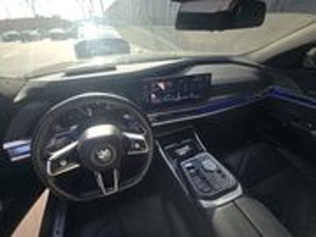 2023 BMW 7 Series M SportProPkg/ParkAssistPkg/HeadsUpDisplay/HtdSts/HtdSteerWheel - 22978774 - 4