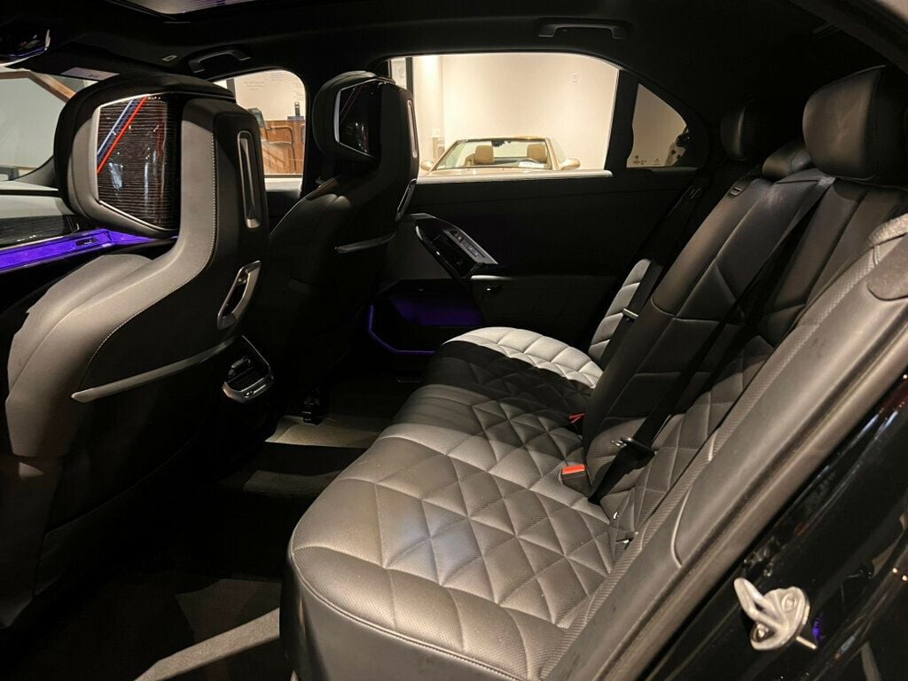 2023 BMW 7 Series M SportProPkg/ParkAssistPkg/HeadsUpDisplay/HtdSts/HtdSteerWheel - 22978774 - 6