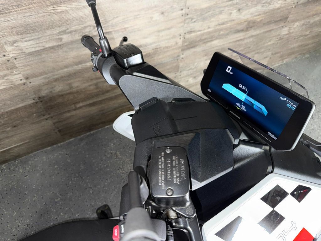 2023 BMW CE 04 LOW MILES! - 22943424 - 10