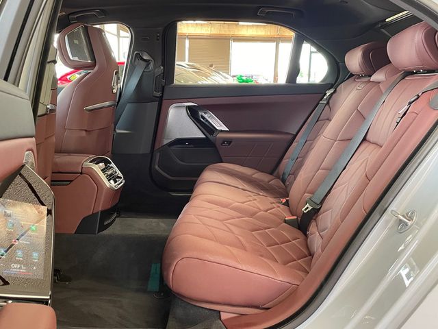 2023 BMW i7 xDrive60 - 23050178 - 19