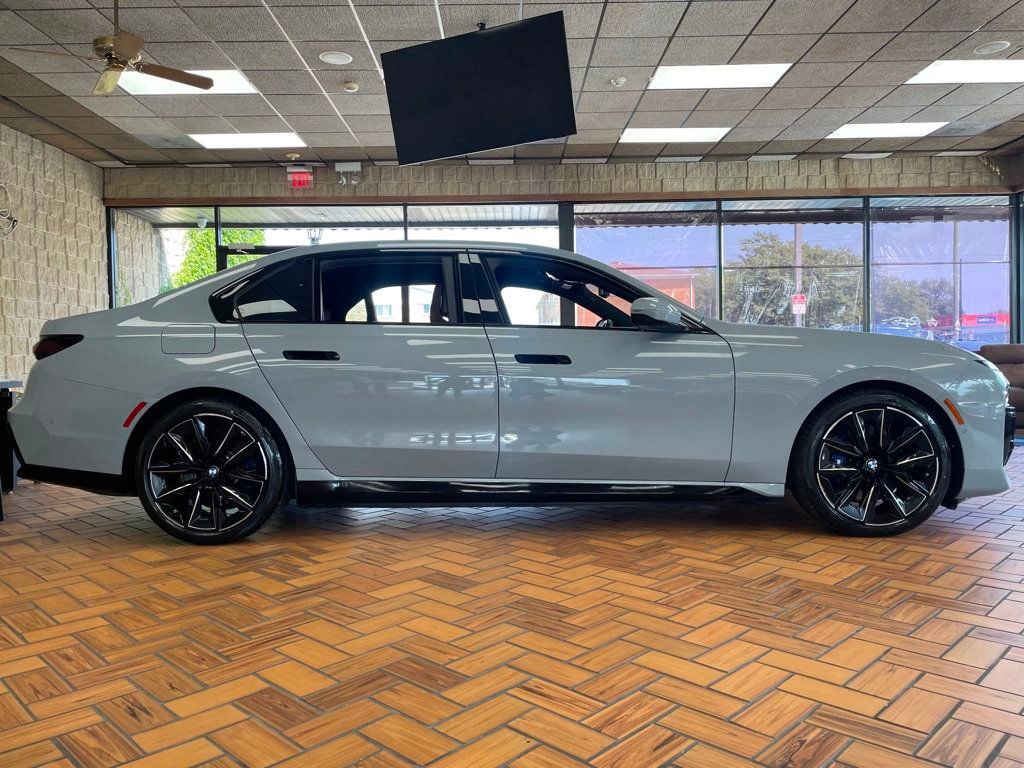 2023 BMW i7 xDrive60 - 23050178 - 6