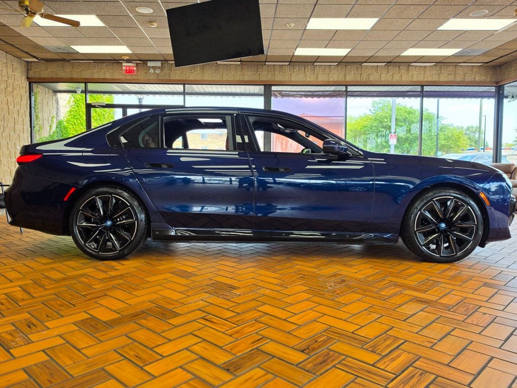2023 BMW i7 xDrive60 - 23061751 - 6