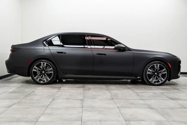 2023 BMW i7 xDrive60 - 23026362 - 8