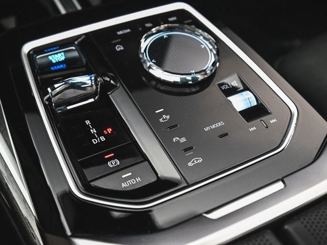 2023 BMW i7 xDrive60 - 22978880 - 31