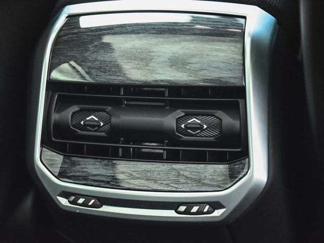 2023 BMW i7 xDrive60 - 22978880 - 37