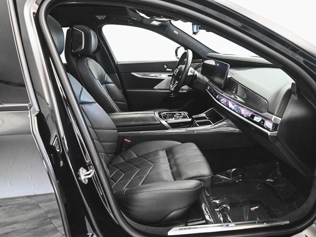 2023 BMW i7 xDrive60 - 22978880 - 39