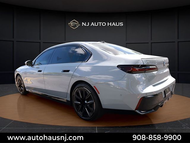 2023 BMW i7 xDrive60 - 23041213 - 9