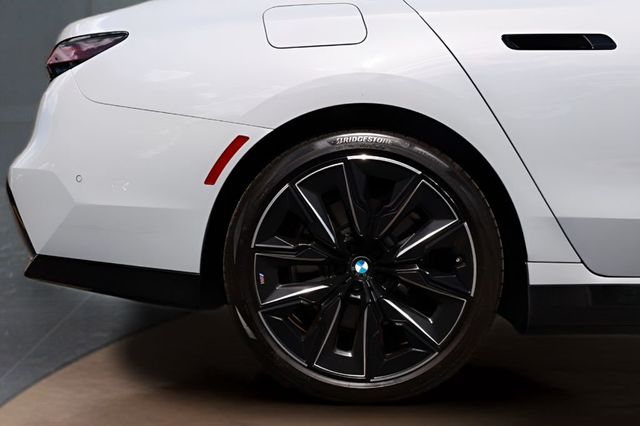 2023 BMW i7 xDrive60 - 23041213 - 10