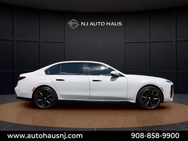 2023 BMW i7 xDrive60 - 23041213 - 13