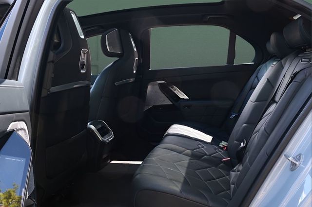 2023 BMW i7 xDrive60 - 23041213 - 18