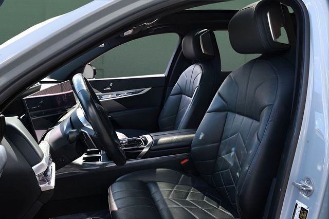 2023 BMW i7 xDrive60 - 23041213 - 1