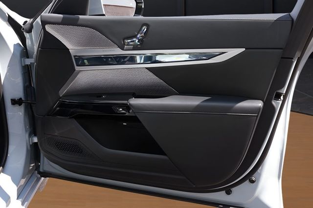 2023 BMW i7 xDrive60 - 23041213 - 24