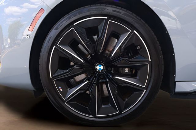 2023 BMW i7 xDrive60 - 23041213 - 26