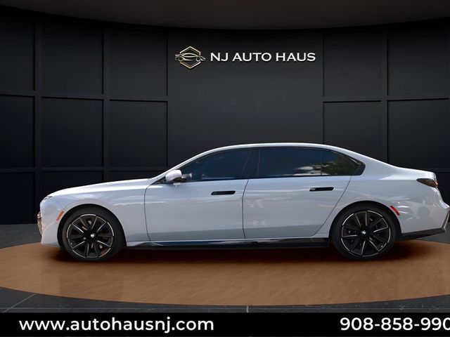 2023 BMW i7 xDrive60 - 23041213 - 5