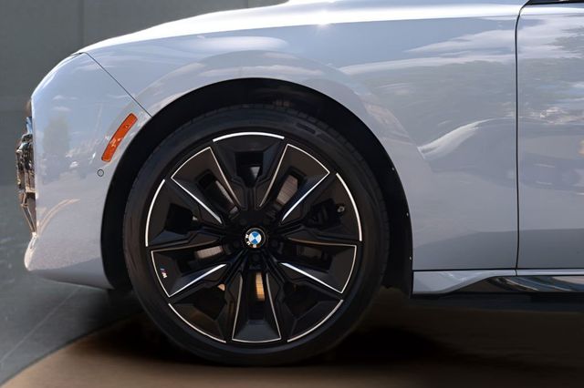 2023 BMW i7 xDrive60 - 23041213 - 6