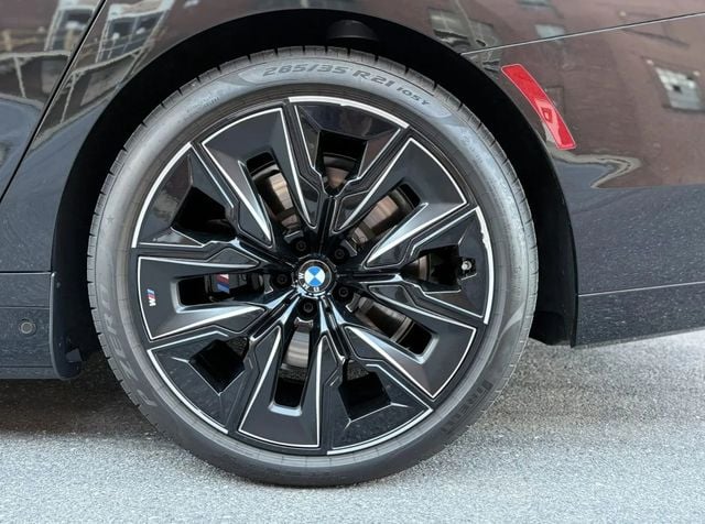 2023 BMW i7 xDrive60 - 22938496 - 26
