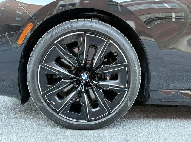 2023 BMW i7 xDrive60 - 22938496 - 27
