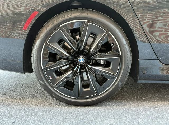 2023 BMW i7 xDrive60 - 22938496 - 29