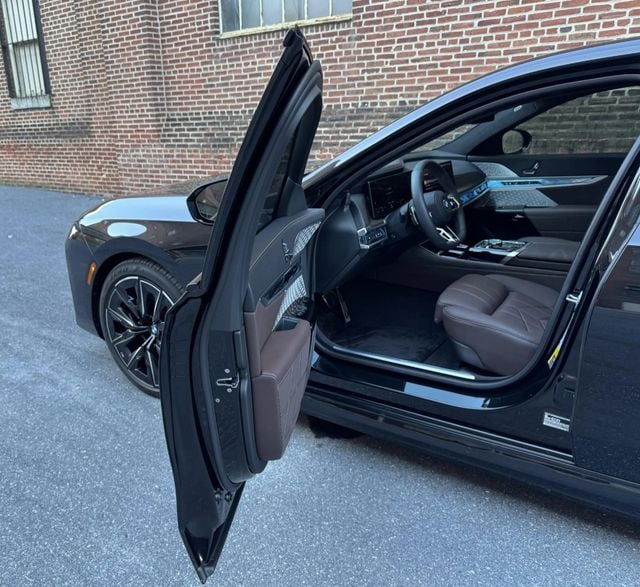 2023 BMW i7 xDrive60 - 22938496 - 30